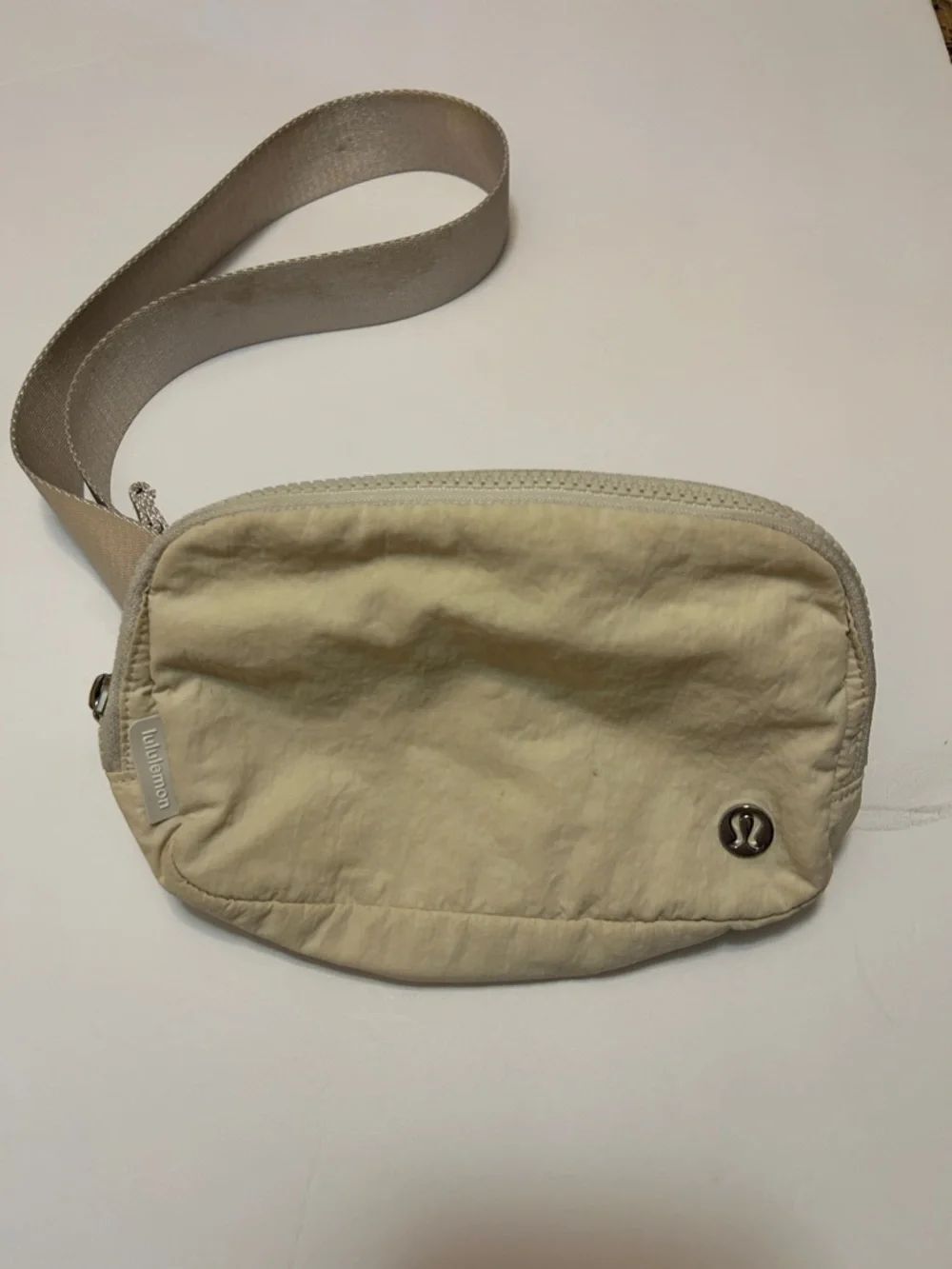 lululemon Cream Mesh Organizer Pouch